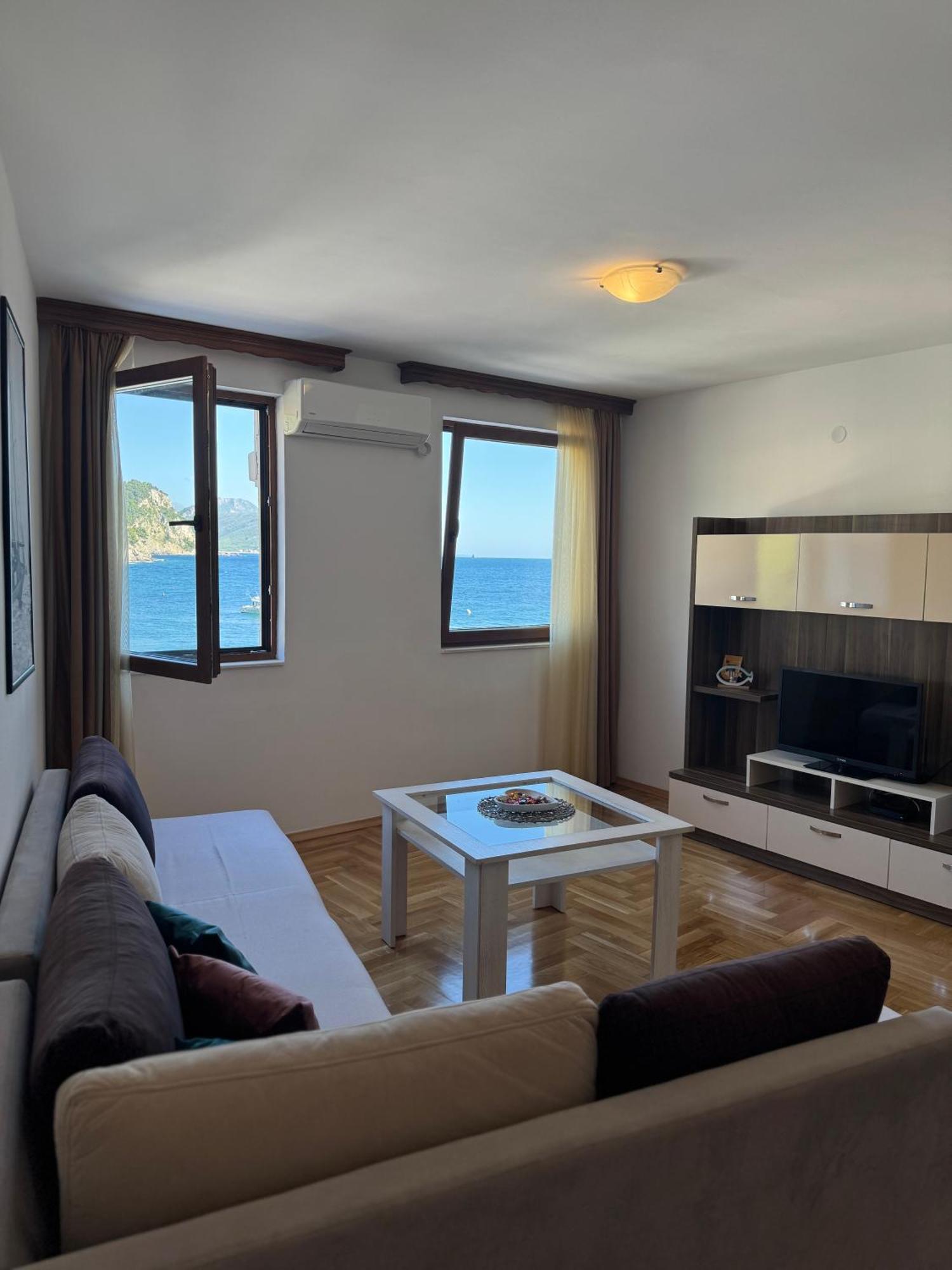 Apartments First Line Petrovac Eksteriør bilde